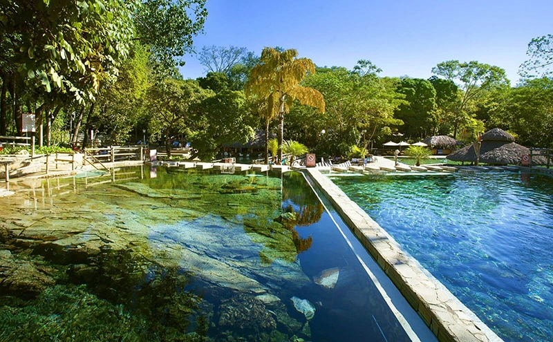 Rio Quente ou Caldas Novas: comparativo dos dois destinos de águas termais de Goiás